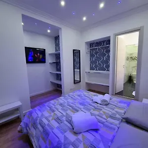  Appartamento Piazza Colombo-apartments
